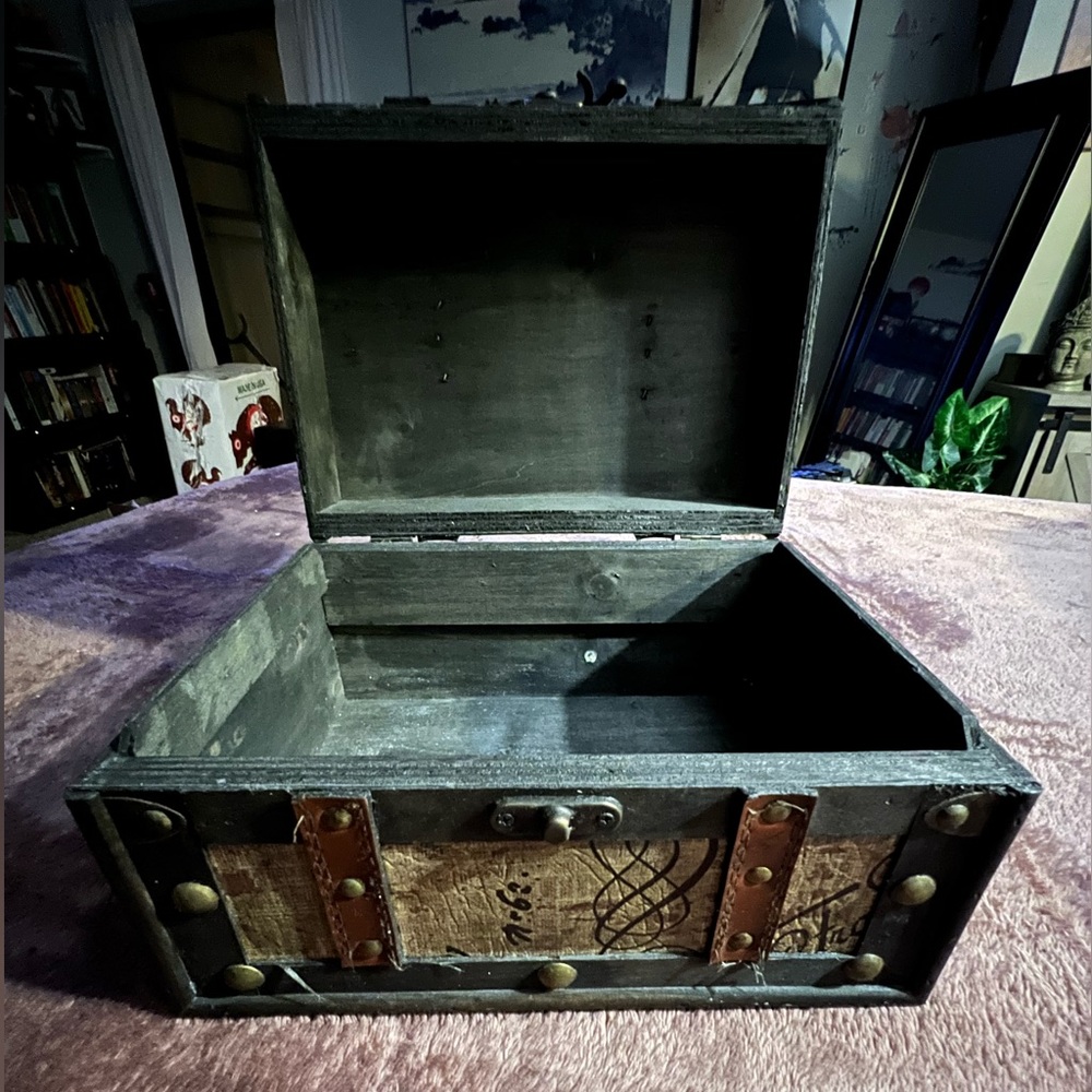 Rare! Handmade Japanese storage box! Zen style. Perfect accent for any room!